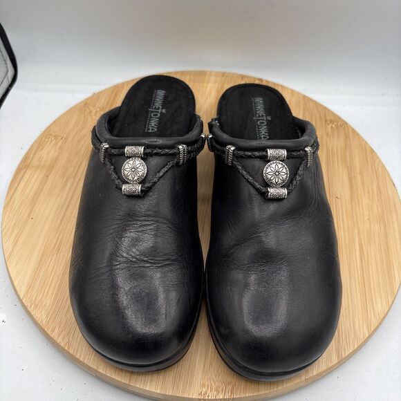 Minnetonka Black Leather Mule Slides Braided Strap Silver Charm Slip on Size 10 - Picture 2 of 10